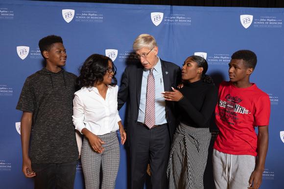 Dr. Francis Collins trifft 2018 die Nachkommen von Henrietta Lacks