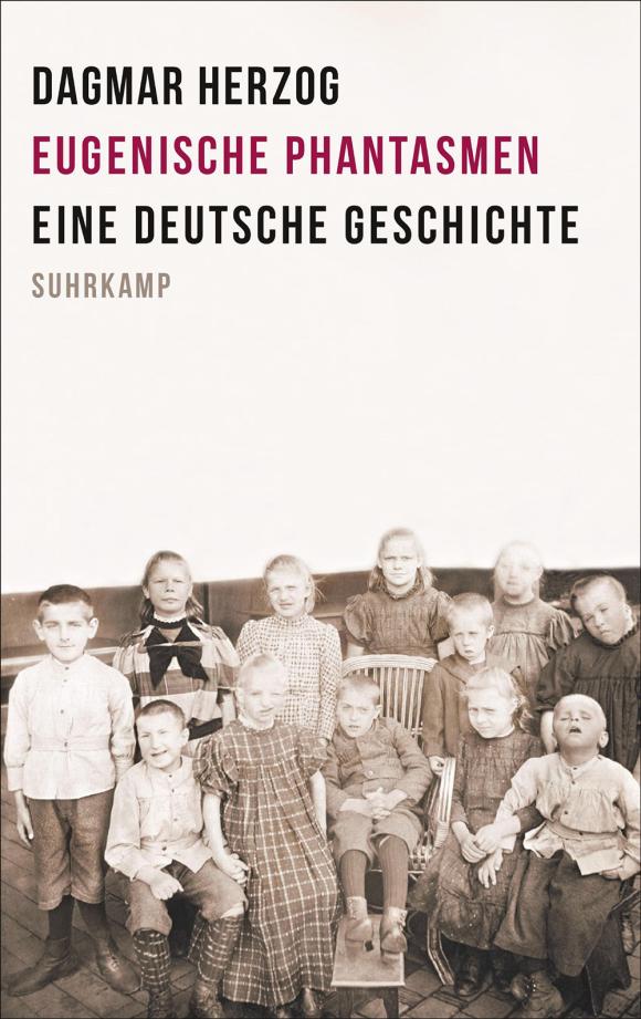 Auf dem Buchcover steht im oberen Bereich der Titel: " Dagmar Herzog, Eugenische Phantasmen, eine Deutsche Geschichte. Suhrkamp". Im unteren Bereich des Covers ist eine alte schwarz-weiß Fotografie von mehreren behinderten Kindern zu sehen.